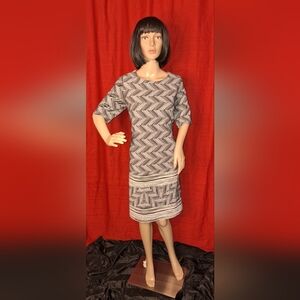 I LE NEW YORK/  size 12 /black.and white midi dress